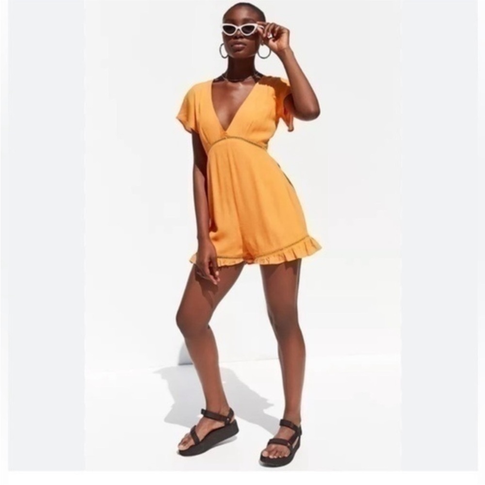 Lumiere Orange Ruffle Hem Short Sleeve Romper Size small - Picture 8 of 8